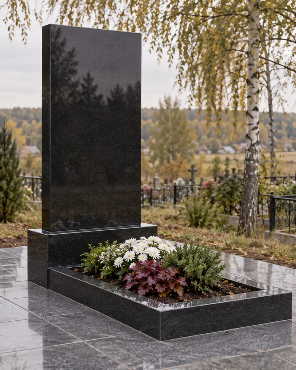 Памятник из чёрного гранита на кладбище